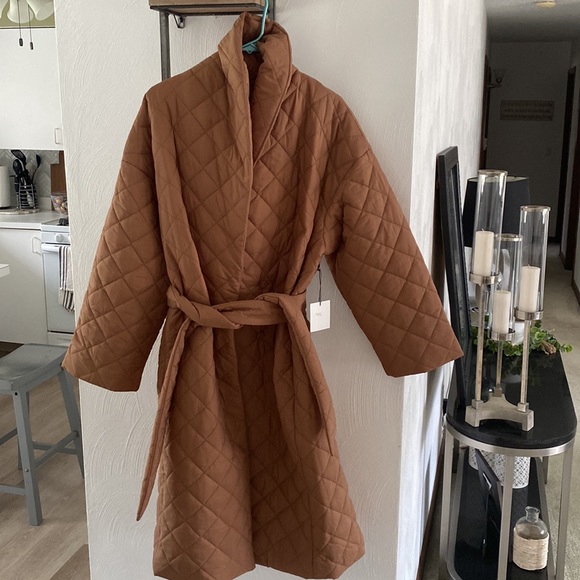 Quilted puffer wrap coat in beautiful camel tan color - Picture 5 of 7